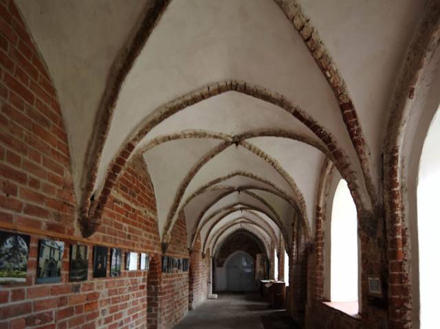 Klasztor, krużganek