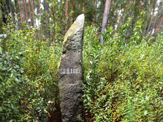 Obelisk kolei 1882 r.